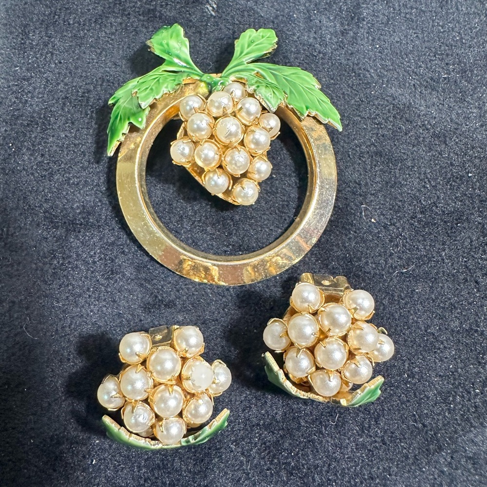 🚨RARE🔥: Vtg Sandor Pearl Cluster Accent Brooch & Earring Set